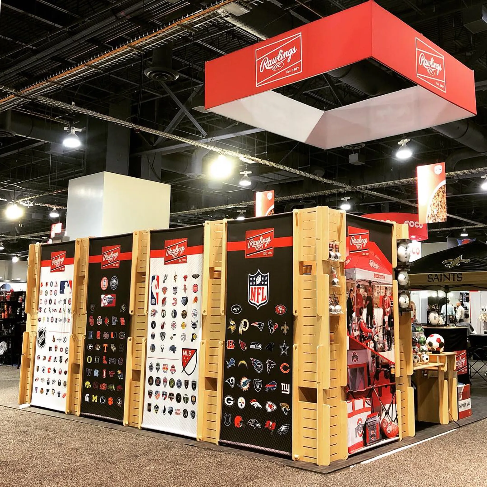 Flatworks Displays sporting goods product display trade show