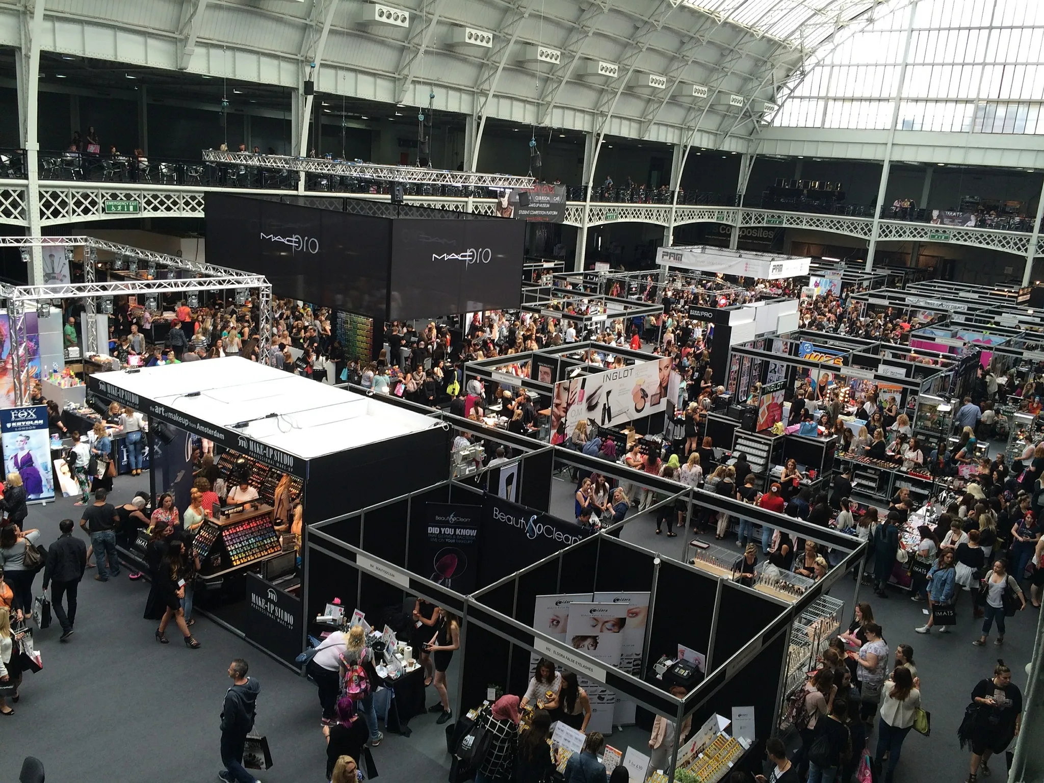 4 selling tips to win business at trade shows