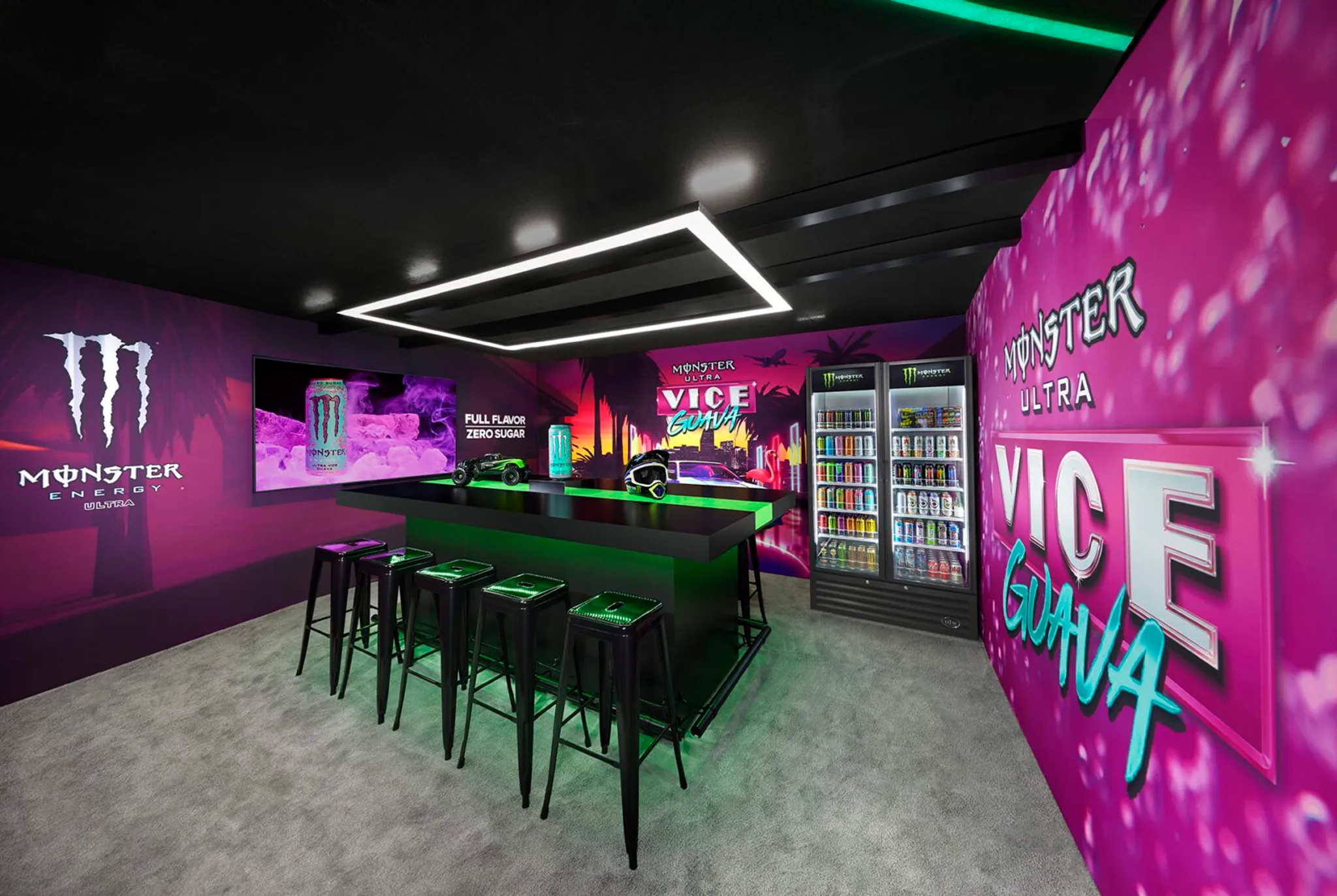 100x100 Island booth design by EDE Corporation