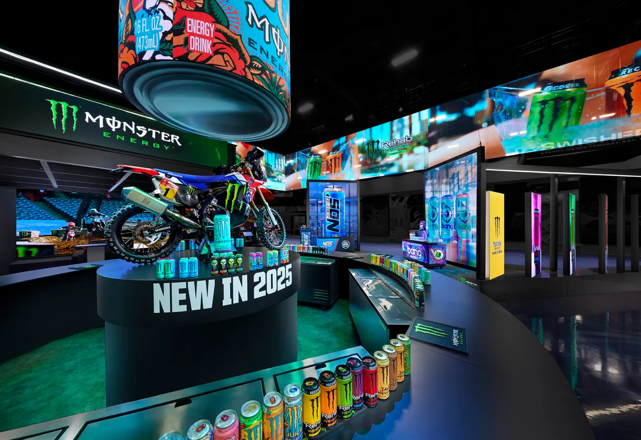 100x100 Island booth design by EDE Corporation