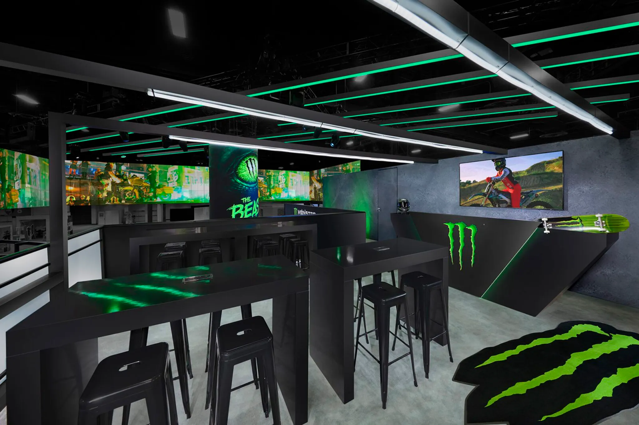 100x100 Island booth design by EDE Corporation