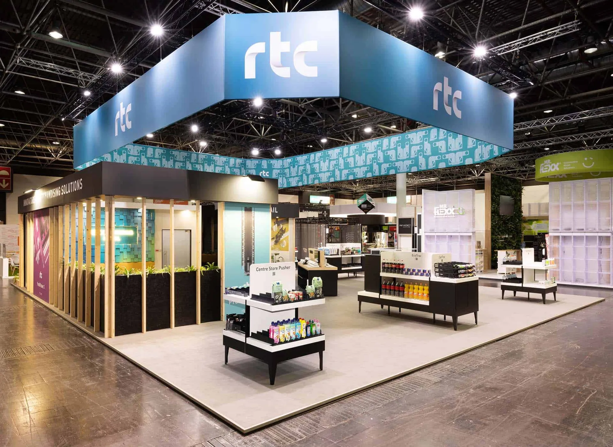 30x40 Peninsula booth design by GES (Global Experience Specialists)