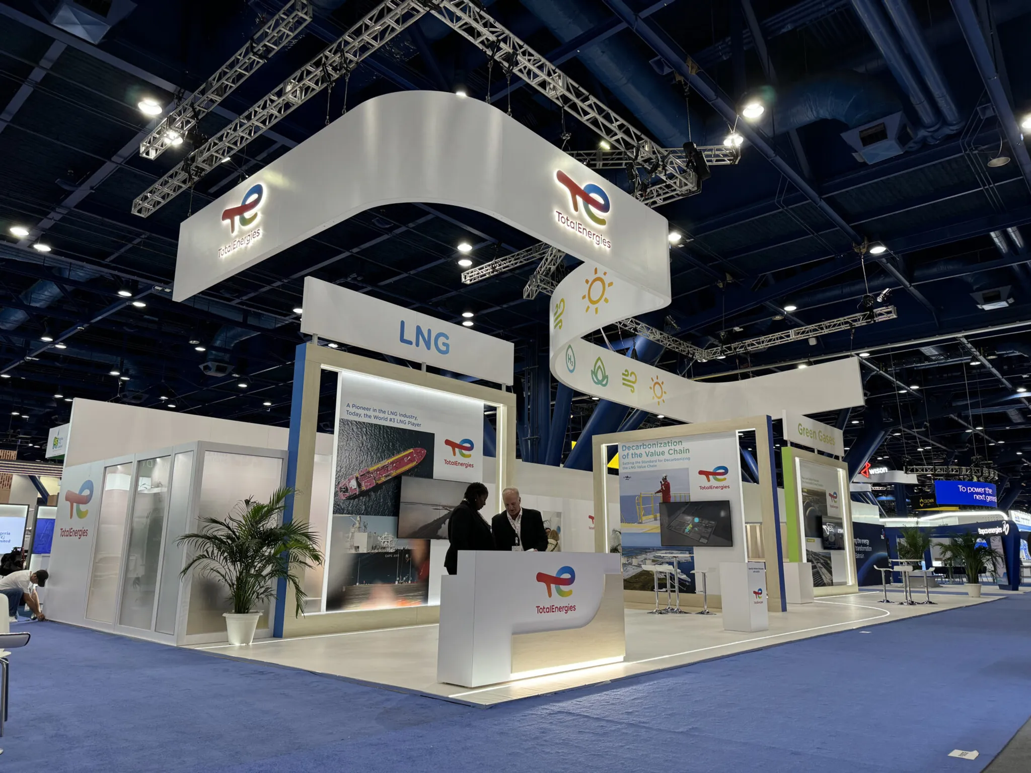 40x50 Inselstand booth design by TOTM Exposition