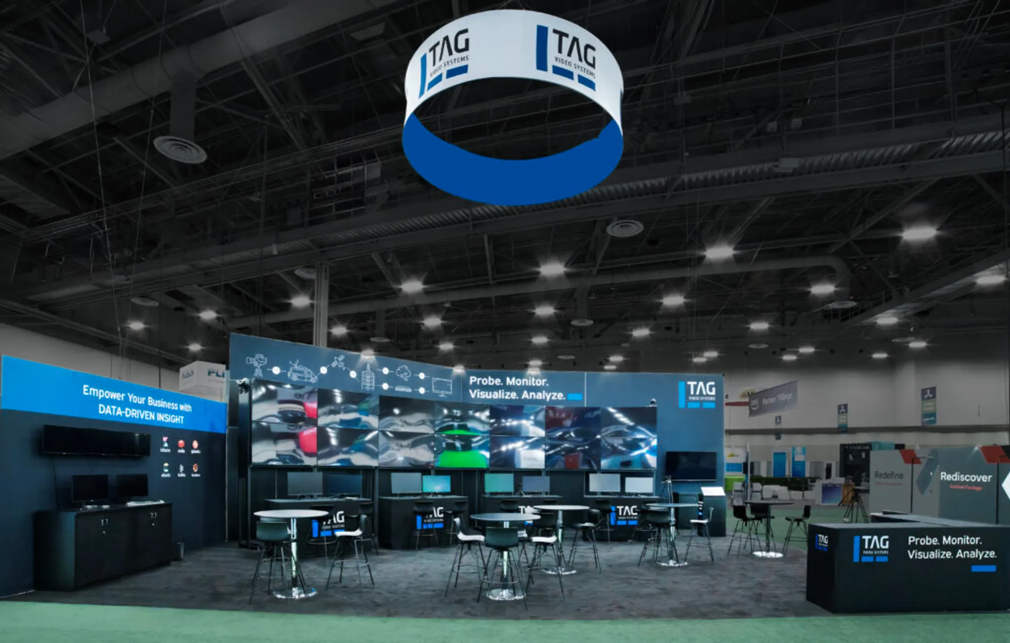 30x30 Inselstand booth design by Xibit Solutions