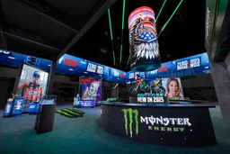 100x100 Island booth design by EDE Corporation